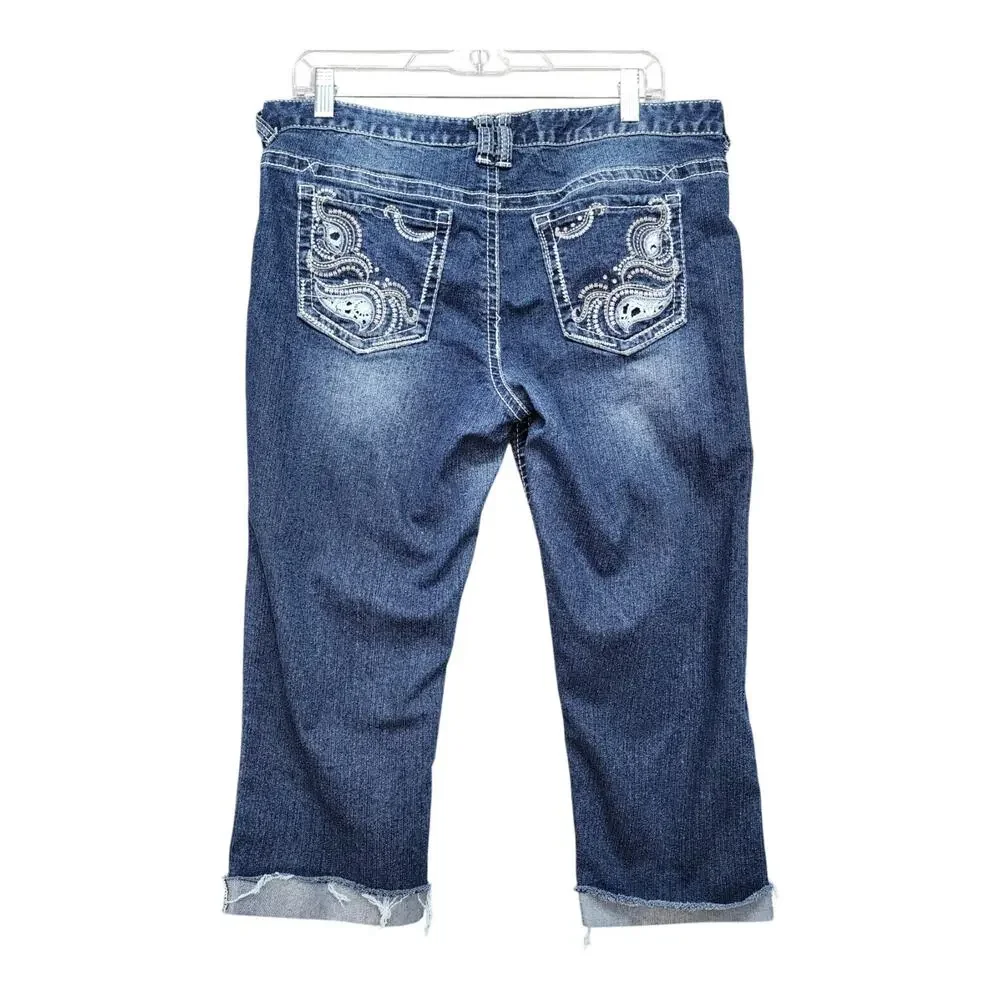 Rue21 Capri Jeans Women’s 11/12 Mid Rise Crop Stretch Denim Cuffed Sequin Pocket - Picture 3 of 12